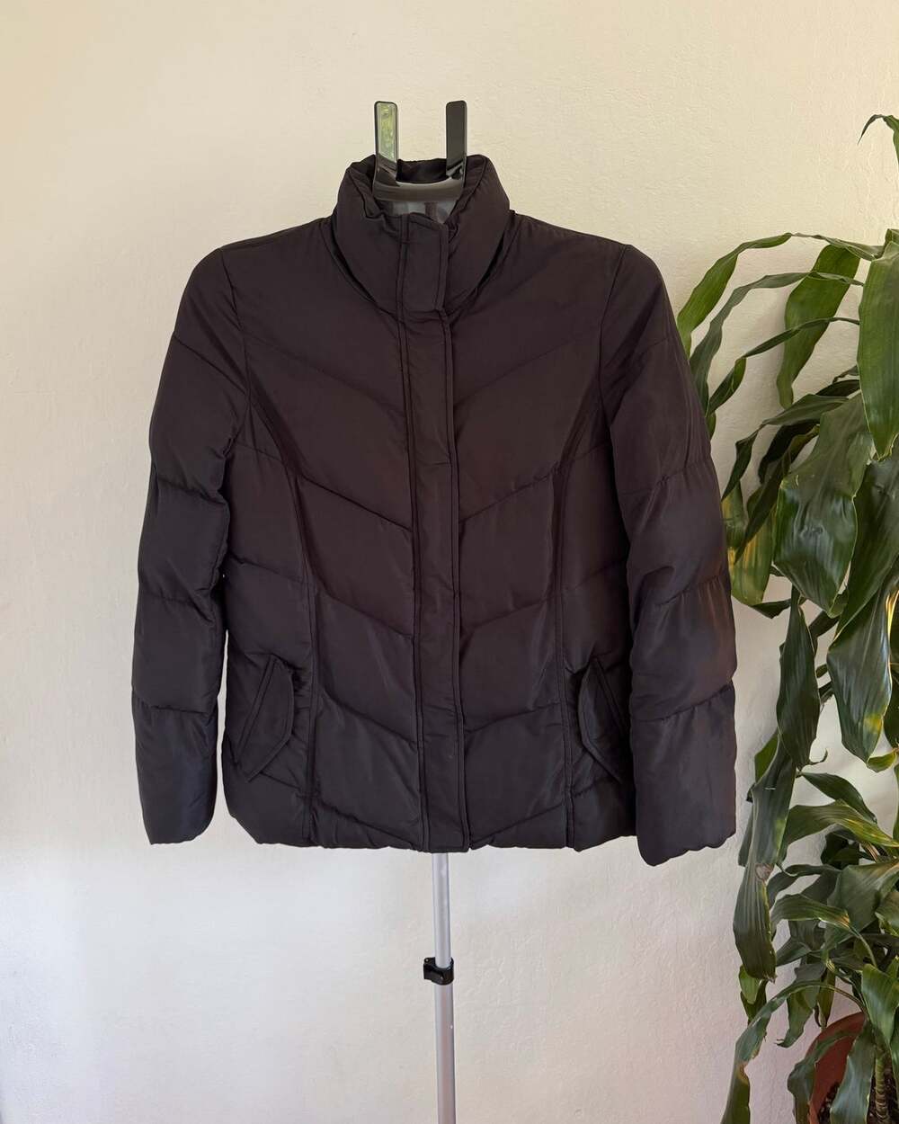 Banana Republic Women's Black Mid-Length Chevron Quilted Puffer Jacket - Small